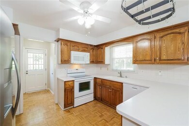 7928 Haskins St, Lenexa, KS 66215 - photo 4