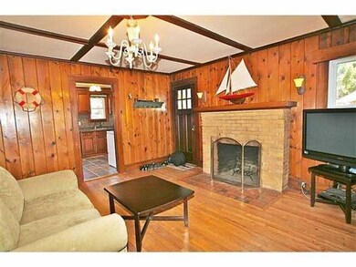 Living Room COZY WOODBURNING FIREPLACE FOR CHILLY 