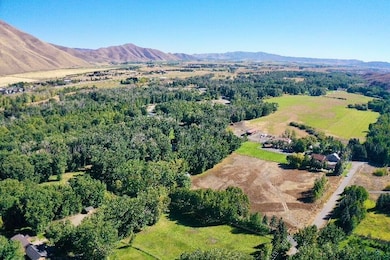 113 & 117 Lower Broadford Rd, Bellevue, ID 83313 - photo 3