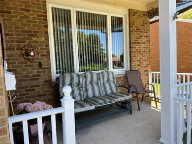 Sweet front porch!