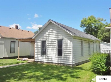 716 Decatur St, Lincoln, IL 62656 - photo 2