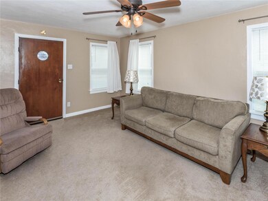 Living Room (11 x 16)