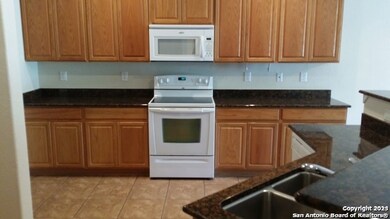 8123 Royal Field, San Antonio, TX 78255 - photo 2