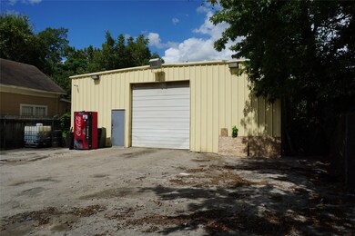 633 W 26th St, Houston, TX 77008 - photo 4