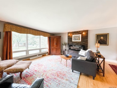 9 Wildwood Dr, Albany, NY 12211 - photo 4