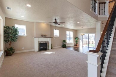 542 Golden Peak Dr, Central Point, OR 97502 - photo 4