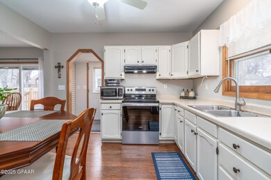 719 N 5th St, Grand Forks, ND 58203 - photo 7