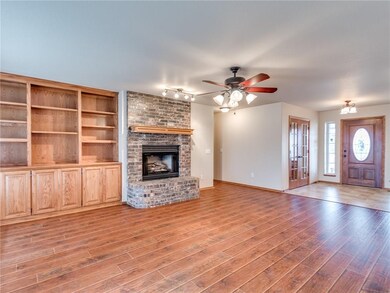 10025 Southern Creek Dr, Oklahoma City, OK 73165 - photo 4