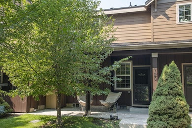 720 N Hindeman St, Sisters, OR 97759 - photo 3