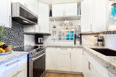 Welcome home! Whether your a foodie or an expert on take-out this kitchen is a fabulous space.