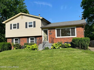 5506 Oakcreek Ln, Louisville, KY 40291 - photo 2