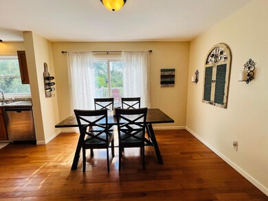 Eat-in Kitchen w/Deck Access