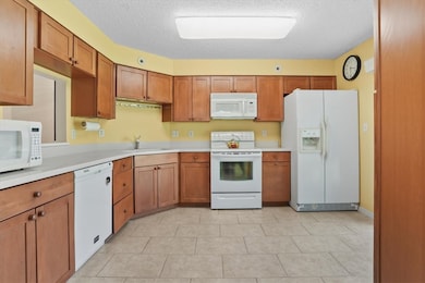 Eat-In Kitchen