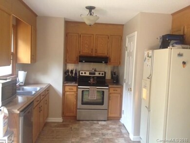 116 Bramblewood Dr, Statesville, NC 28625 - photo 2