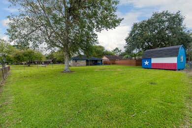 1925 Parkcrest St, Alvin, TX 77511 - photo 4