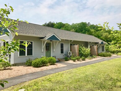 98 Deerfield St unit 98, Greenfield, MA 01301 - photo 5