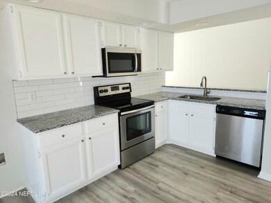 259 Aquarius Cir W, Jacksonville, FL 32216 - photo 2