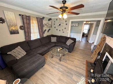 161 27th St SW, Hickory, NC 28602 - photo 3