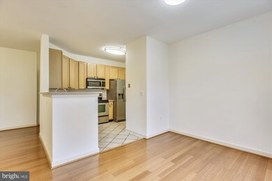 42446 Mayflower Terrace unit 103, Ashburn, VA 20148 - photo 6