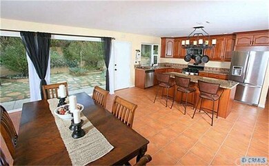 HUGE GREAT ROOM WITH DINNING ROOM OPEN TO KITCHEN