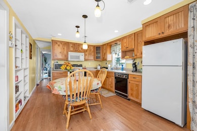 31 Page Rd unit 20, Litchfield, NH 03052 - photo 2