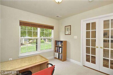 11805 Regents Park Dr, Germantown, MD 20876 - photo 3