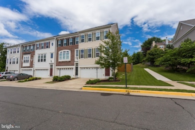 2592 Oak Tree Ln, Woodbridge, VA 22191 - photo 3