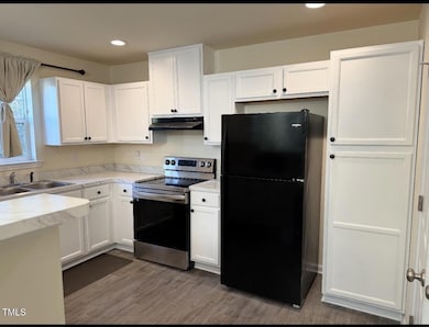 3928 MIKE LEVI HALF KITCHEN 2 CABINET