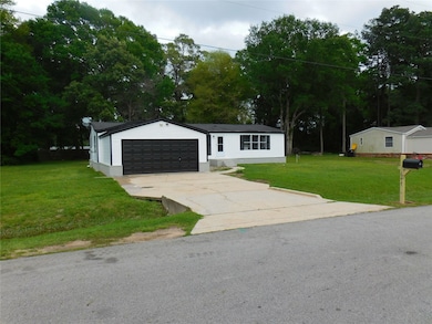 Another Front view, Close to everything in The Woodlands and the Freeway for travel.