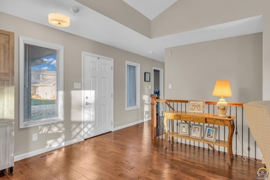 5709 SW Quail Cove Cir, Topeka, KS 66614 - photo 4