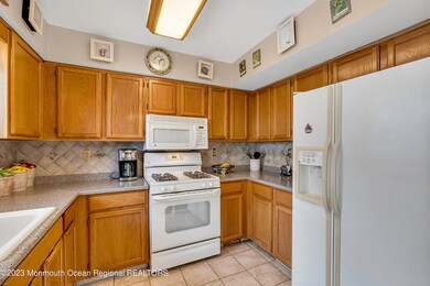 3 Heritage Terr Kitchen Photo