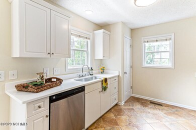 Kitchen & new quartz counters