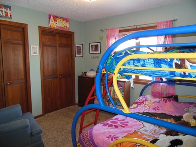 Bedroom 2 Up<|><|>