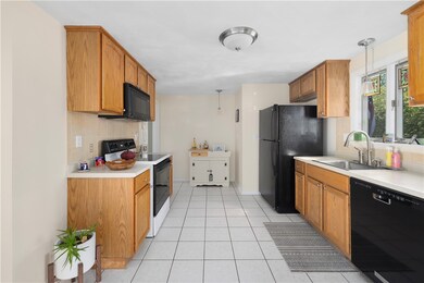 29 Juniper Dr, Cranston, RI 02920 - photo 5