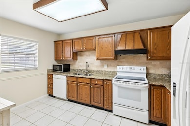 1267 Hazeltine Dr unit 220, Fort Myers, FL 33919 - photo 4