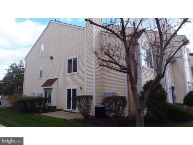 41 Pamela Ct unit 305, Levittown, PA 19057 - photo 2