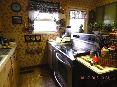 345 N 6th St, Central Point, OR 97502 - photo 6