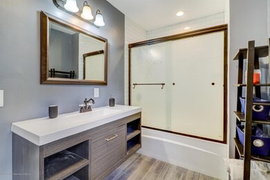 23-Master bathroom