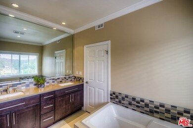 4536 Ensenada Dr, Woodland Hills, CA 91364 - photo 2