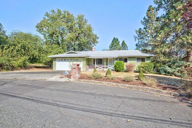 1124 NW D St, Grants Pass, OR 97526 - photo 2
