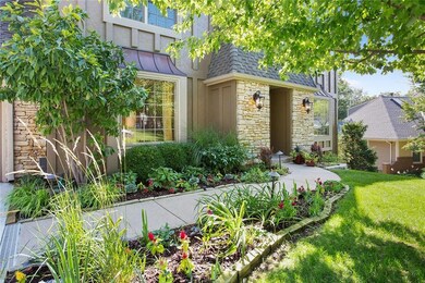What a stunning entryway!