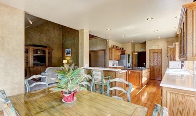 This kitchen, oh my. ;)