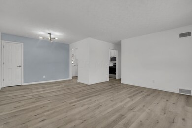 664 Savannah Dr, Columbus, OH 43228 - photo 5