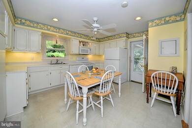 4622 Tara Dr, Fairfax, VA 22032 - photo 2