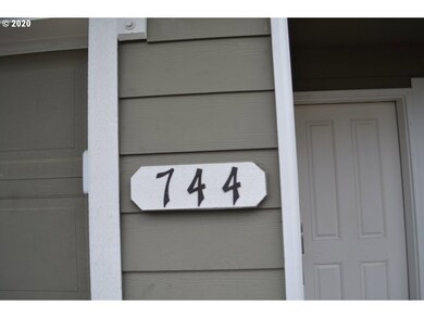 744 NW 3rd Ave, Canby, OR 97013 - photo 4