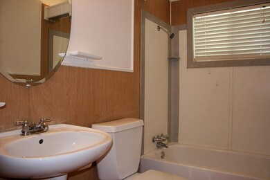 112 Melbourne St, Houston, TX 77022 - photo 7