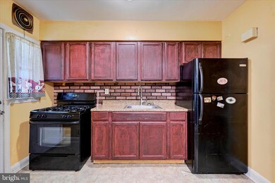 2836 Edgecombe Cir S, Baltimore, MD 21215 - photo 7