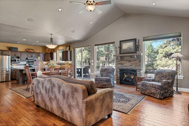 4-web-or-mls-10291CoulterPineSt_INT_Prin