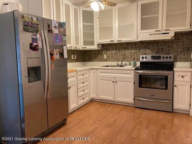 3038 Sunderland Rd, Lansing, MI 48911 - photo 7