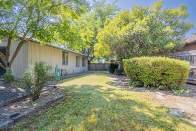 1107 SW Erica Dr, Grants Pass, OR 97526 - photo 7